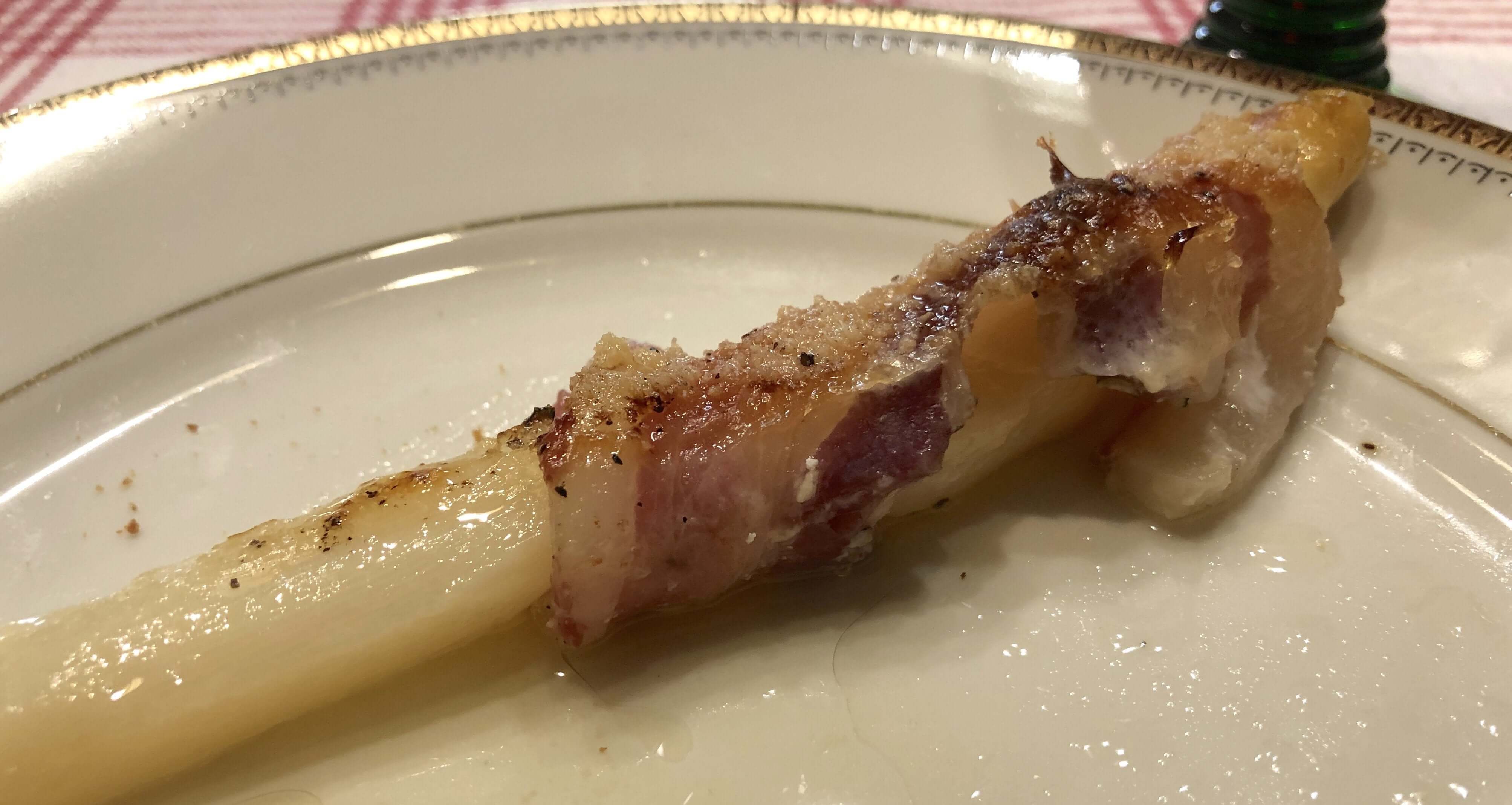 Ricette dai nostri food followers: Involtini di asparagi bianchi in lardo di Colonnata IGP e Pancetta Mafalda di Gianni Rigoni - anticalarderiamafalda.com