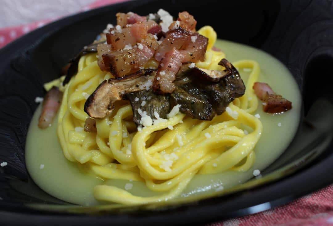 Ricette dai nostri foodfollowers: Fettuccine ai funghi porcini su crema di patate e pancetta di Colonnata stagionata di Maria Pandolfo - anticalarderiamafalda.com