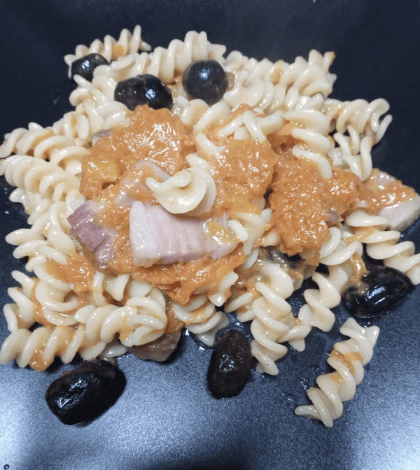 Ricette dai nostri foodfollowers: Fusilli con zucca, olive e pancetta Mafalda di Amalia Occhiali - anticalarderiamafalda.com